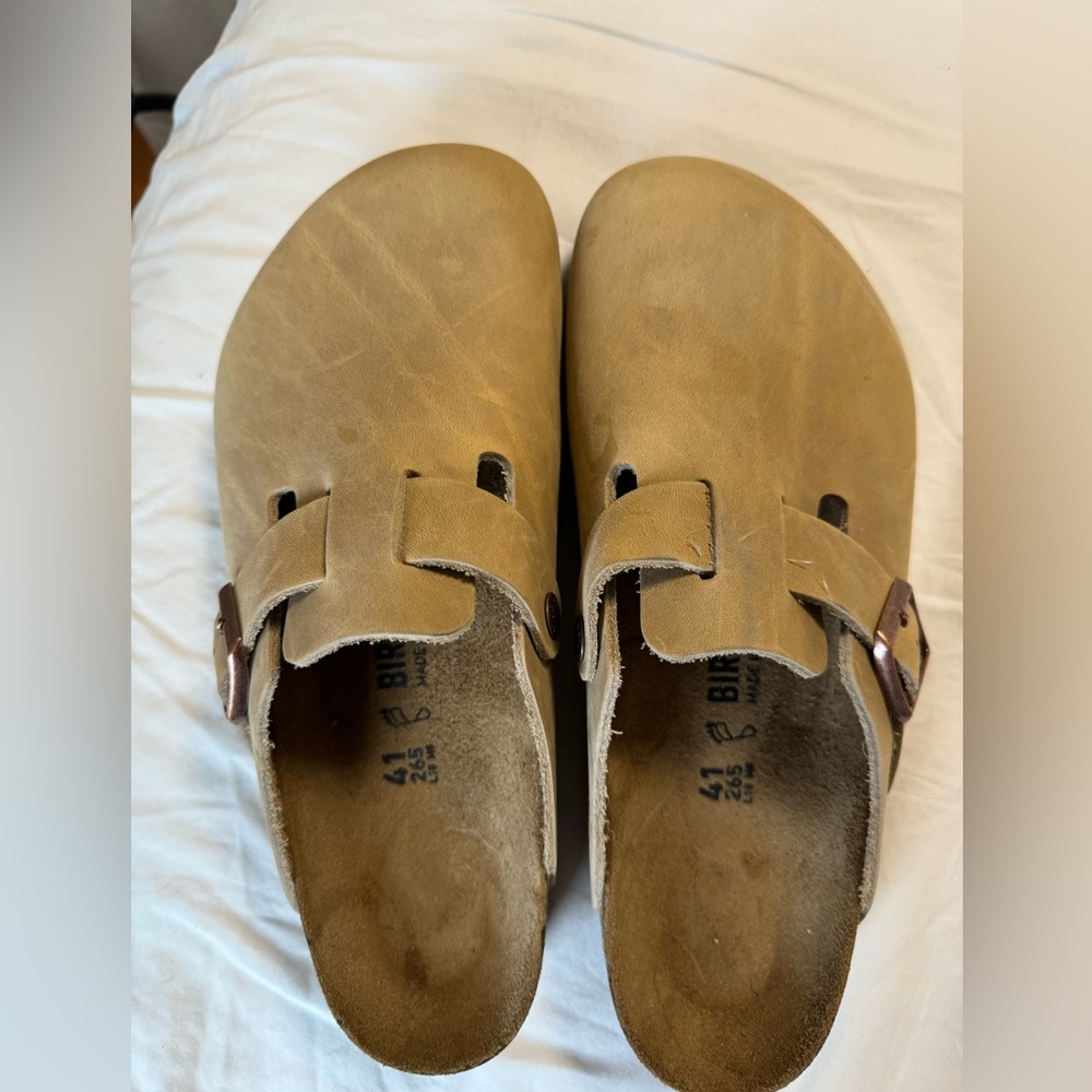 Birkenstock - Women’s Boston Clog in Taupe